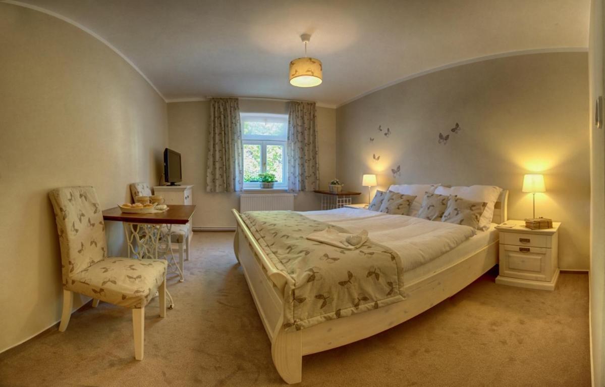 Hotel Pansky Dum Нове Место-на-Мораві Екстер'єр фото