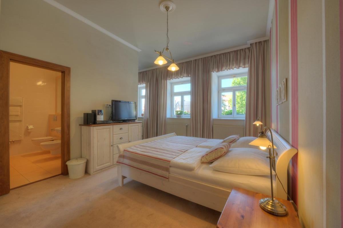 Hotel Pansky Dum Нове Место-на-Мораві Екстер'єр фото